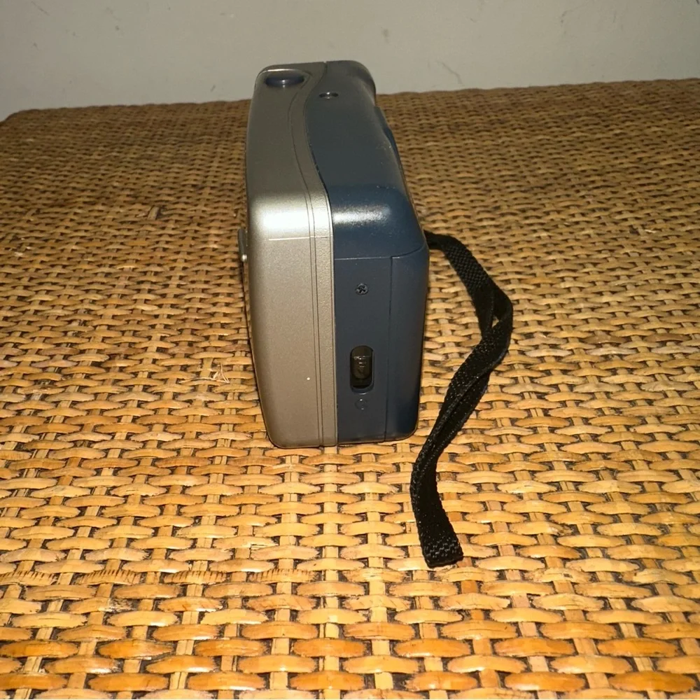 Vintage Nikon Nice Touch 4 29mm Silver Point and Shoot Strap Case Untested